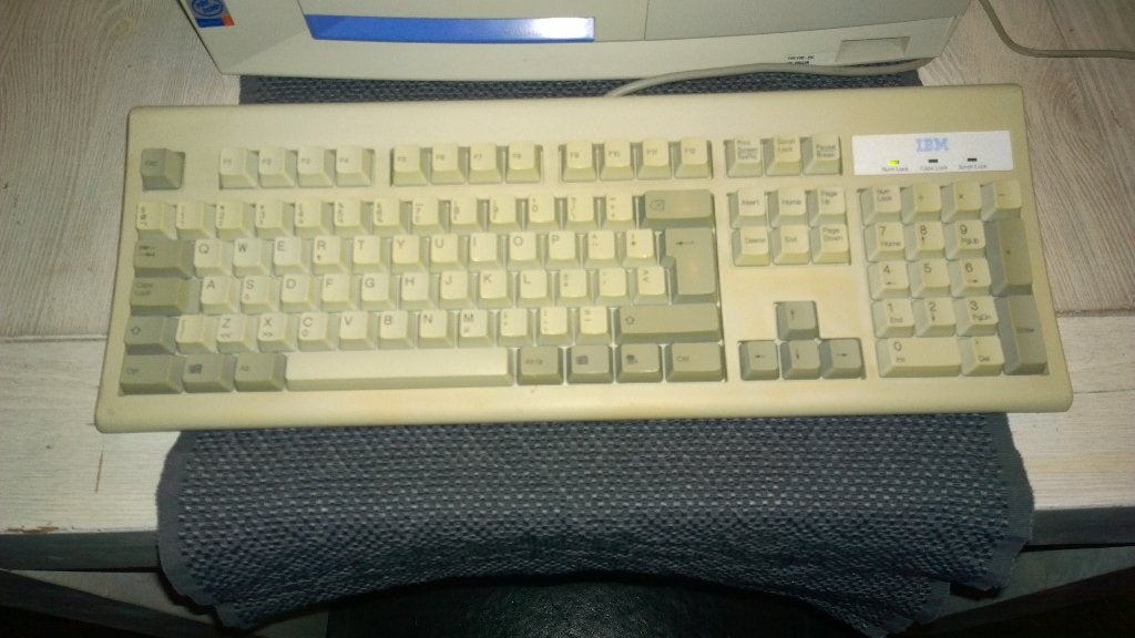 Vintage IBM NetVista | Win 98 | 120GB SSD | 14" CRT | Schoon, Ophalen, IBM