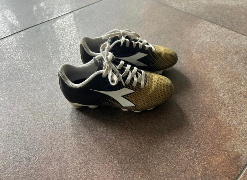 Voetbalschoenen maat 29, Sport en Fitness, Voetbal, Maat XS of kleiner, Ophalen, Zo goed als nieuw, Schoenen