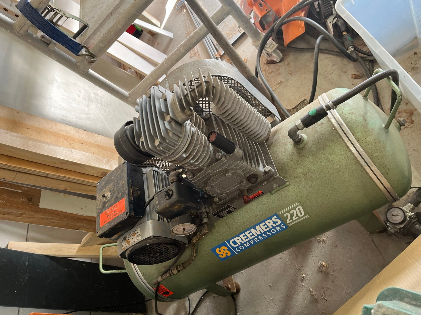 Creemers 220 Compressor - Robuust en Betrouwbaar, Ophalen, Gebruikt, 200 tot 400 liter/min, 6 tot 10 bar