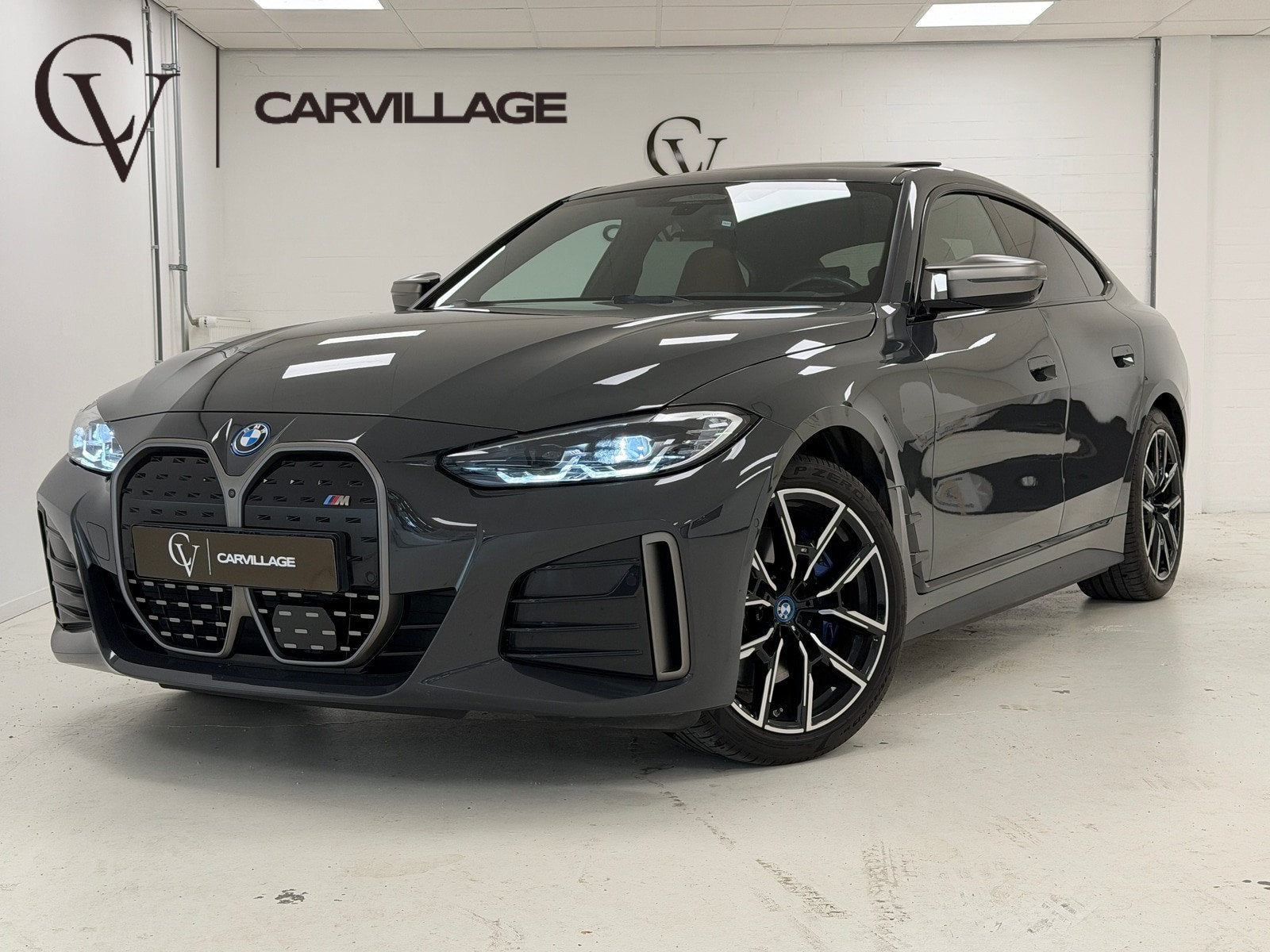 BMW i4 M50 M-Sport Pro 84 kWh | Dravit Grau | Cognac Interie, Auto's, Gebruikt, Beige, Automatische klimaatregeling, Leder