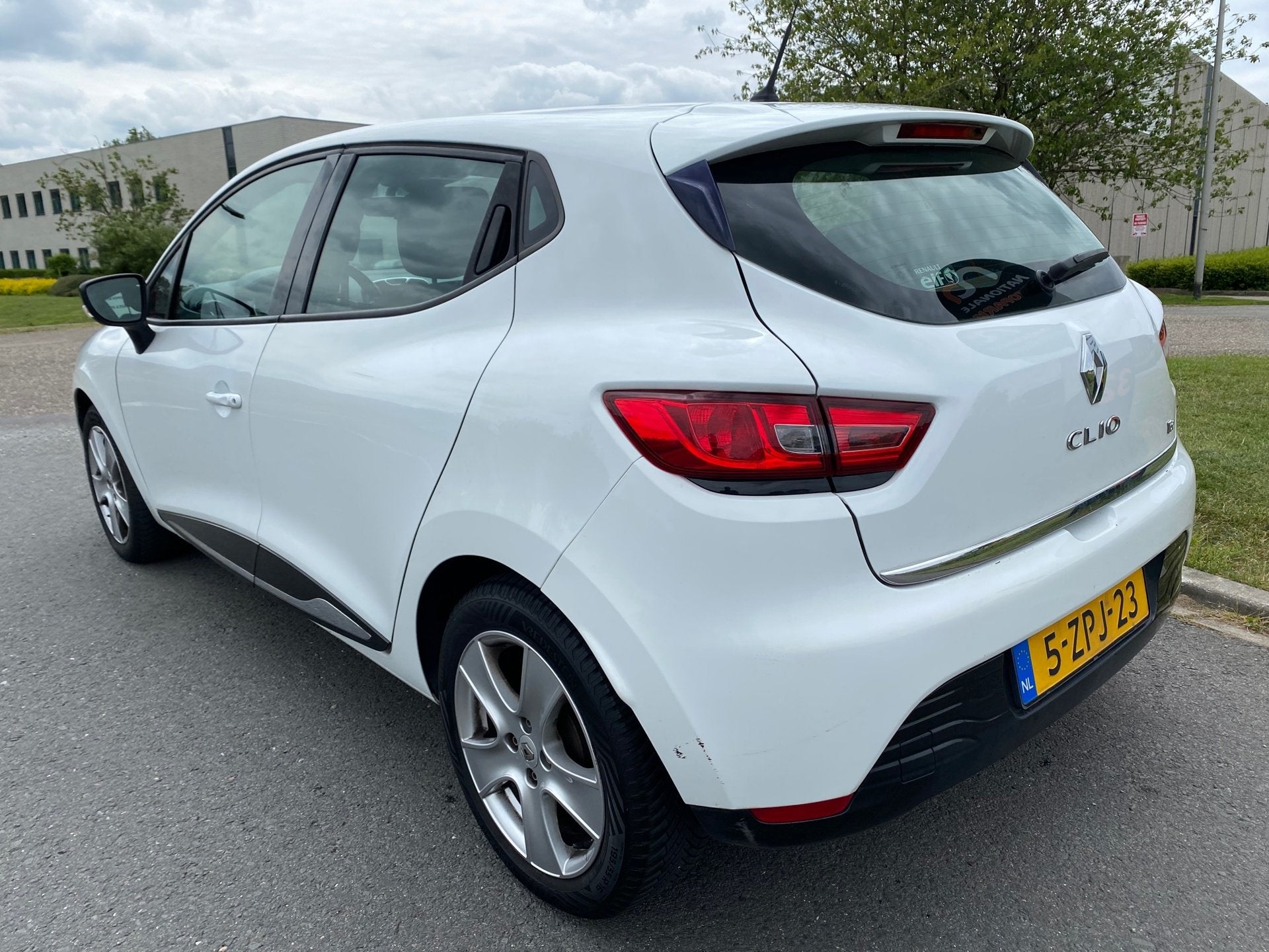 Renault Clio 2015 * 0.9 TCe Expression * LMV * AIRCO * ELEC., Auto's, Renault, Voorwielaandrijving, Start-stop-systeem, 540 kg