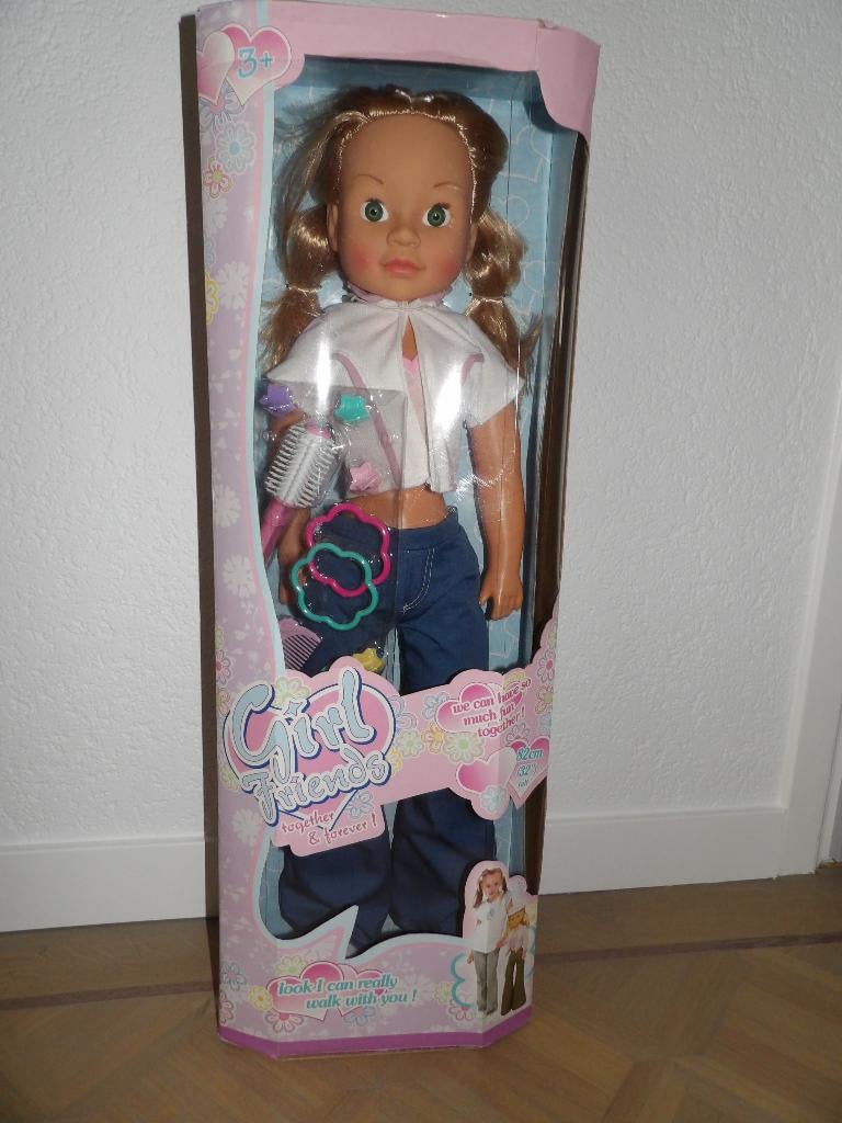 NIEUW GIRL FRIENDS super pop 82 cm waar je mee kan lopen (2), Ophalen of Verzenden, Nieuw, Babypop