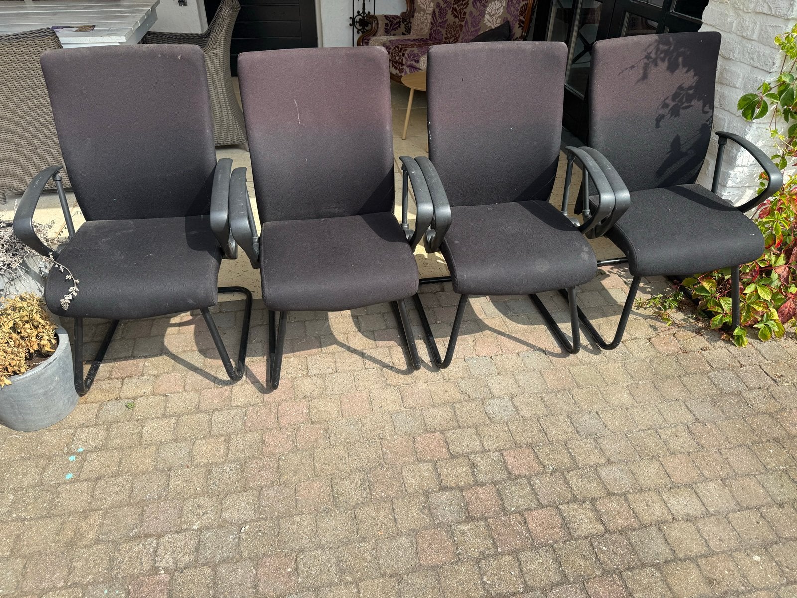 4 gebruikte kantoorstoelen gratis af te halen, Ophalen, Gebruikt, Zwart, Bureaustoel