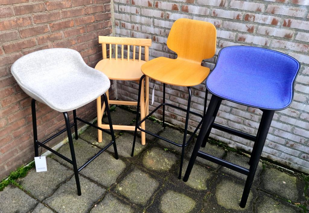Normann Copenhagen barkrukken 4 stuks, showmodellen mooi, Ophalen, Hout, Met voetsteun, 60 tot 90 cm