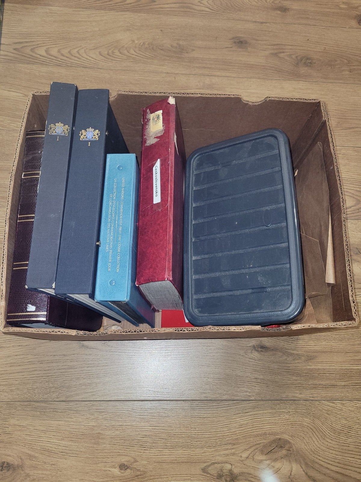 Mooie doos postzegels en fdc's Nederland en wereld oa davo, Ophalen of Verzenden, Nederland