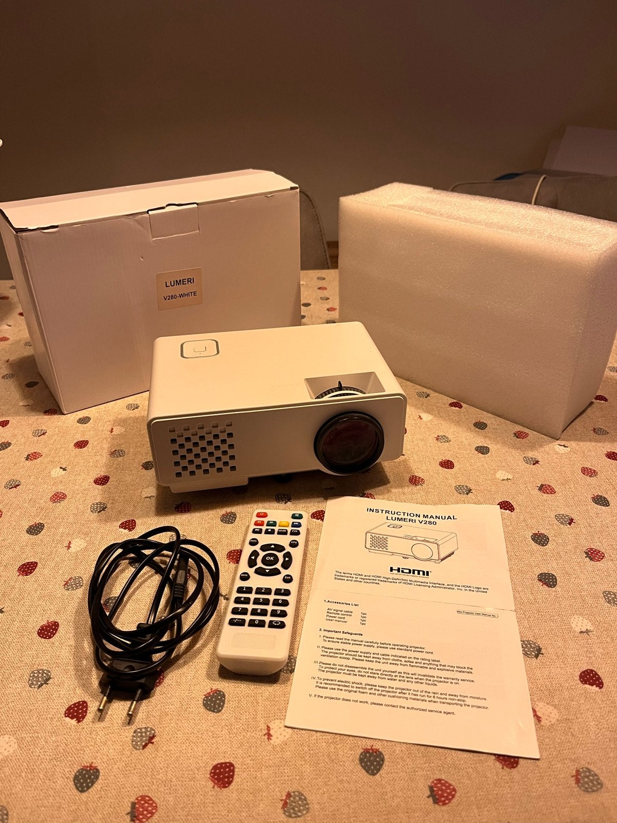 LUMERI V280 Mini Projector - in doos, Ophalen of Verzenden, Zo goed als nieuw, LED, Overige resoluties