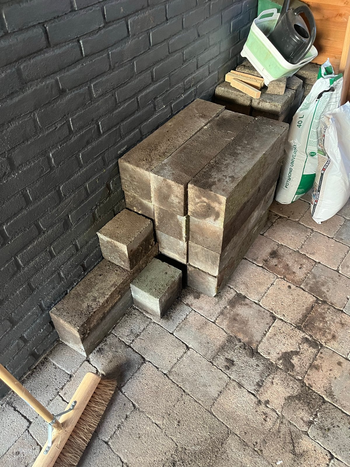 Gratis antraciete stapelblokken 60x15x15 cm (14 stuks), Tuin en Terras, Ophalen, Gebruikt, Beton, Overige typen