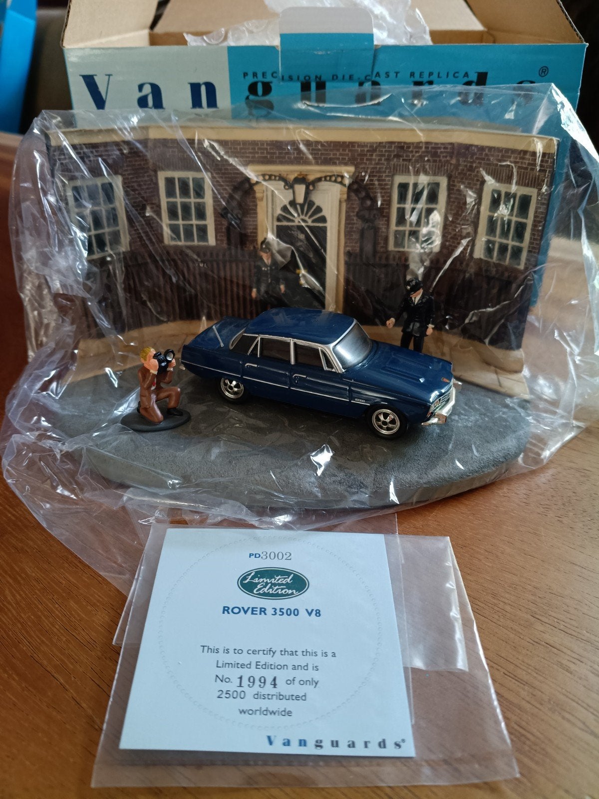 Vanguards Rover 3500 V8 diorama Nr. 1994/2500, Ophalen, Zo goed als nieuw, 1:35 tot 1:50, Diorama