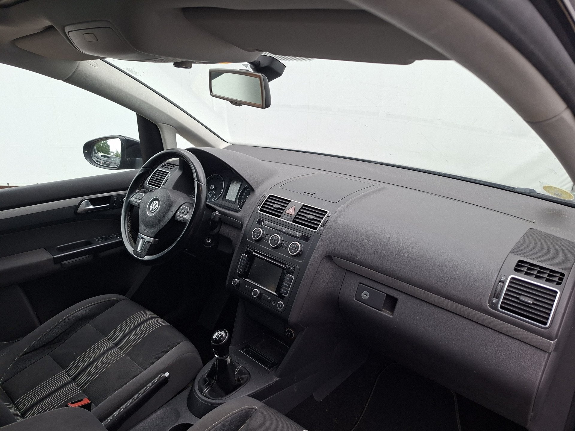 Volkswagen Touran 1.6 TDI Highline BlueMotion 7p. Pano.dak T, Auto's, Voorwielaandrijving, Euro 5, 1490 kg, Gebruikt
