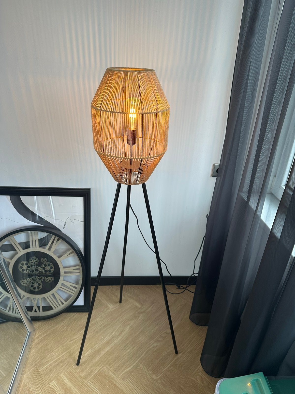 Stijlvolle vloerlamp met rotan kap, Huis en Inrichting, Ophalen, 100 tot 150 cm, E27 (groot), Zo goed als nieuw