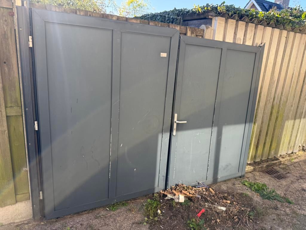 Kunststof poort inclusief palen en deurbeslag, Tuin en Terras, Tuinhekken en Hekwerk, Ophalen, Zo goed als nieuw, Kunststof