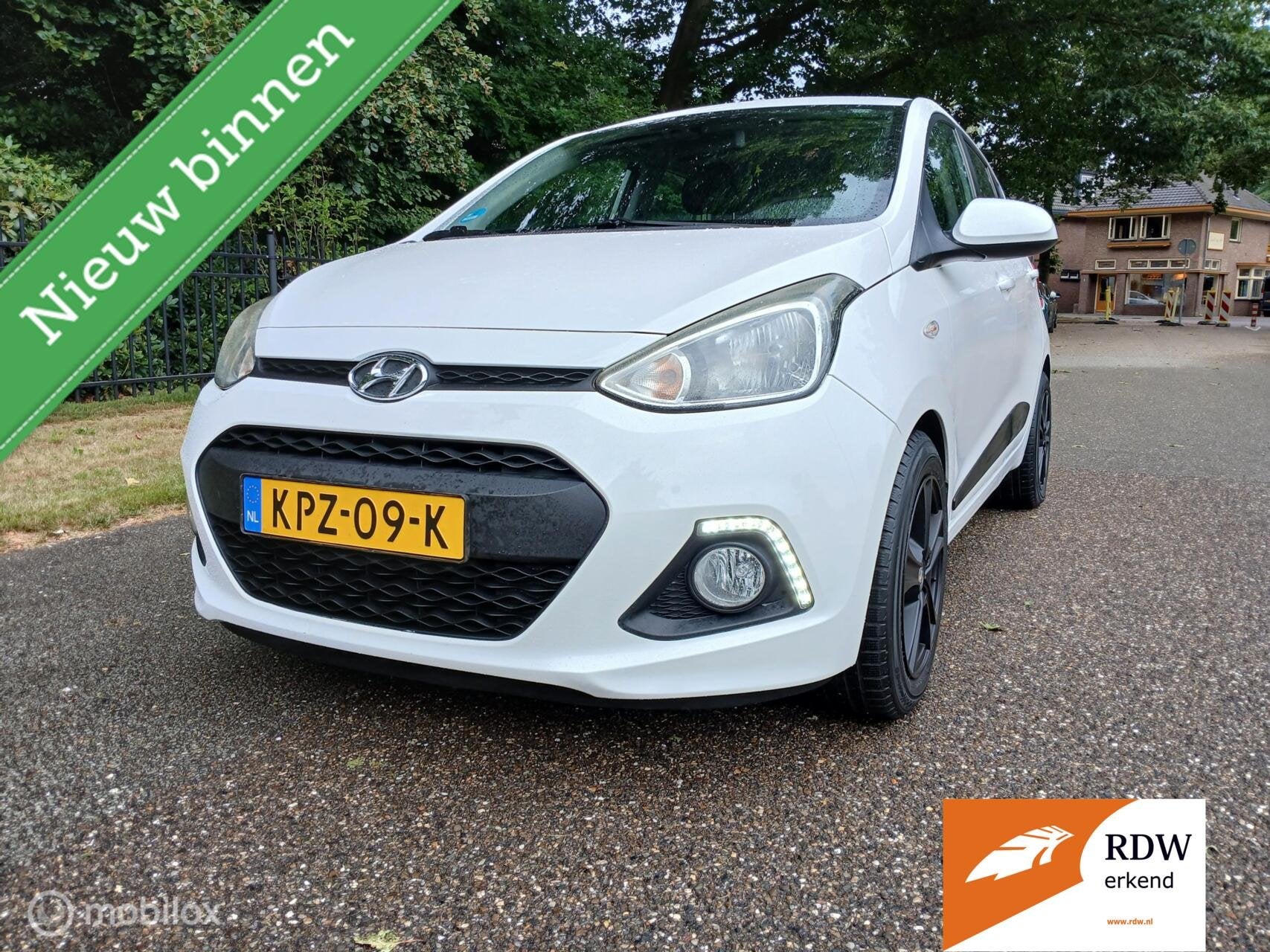Hyundai i 10 white edition airco, Auto's, Voorwielaandrijving, Stof, Gebruikt, Zwart