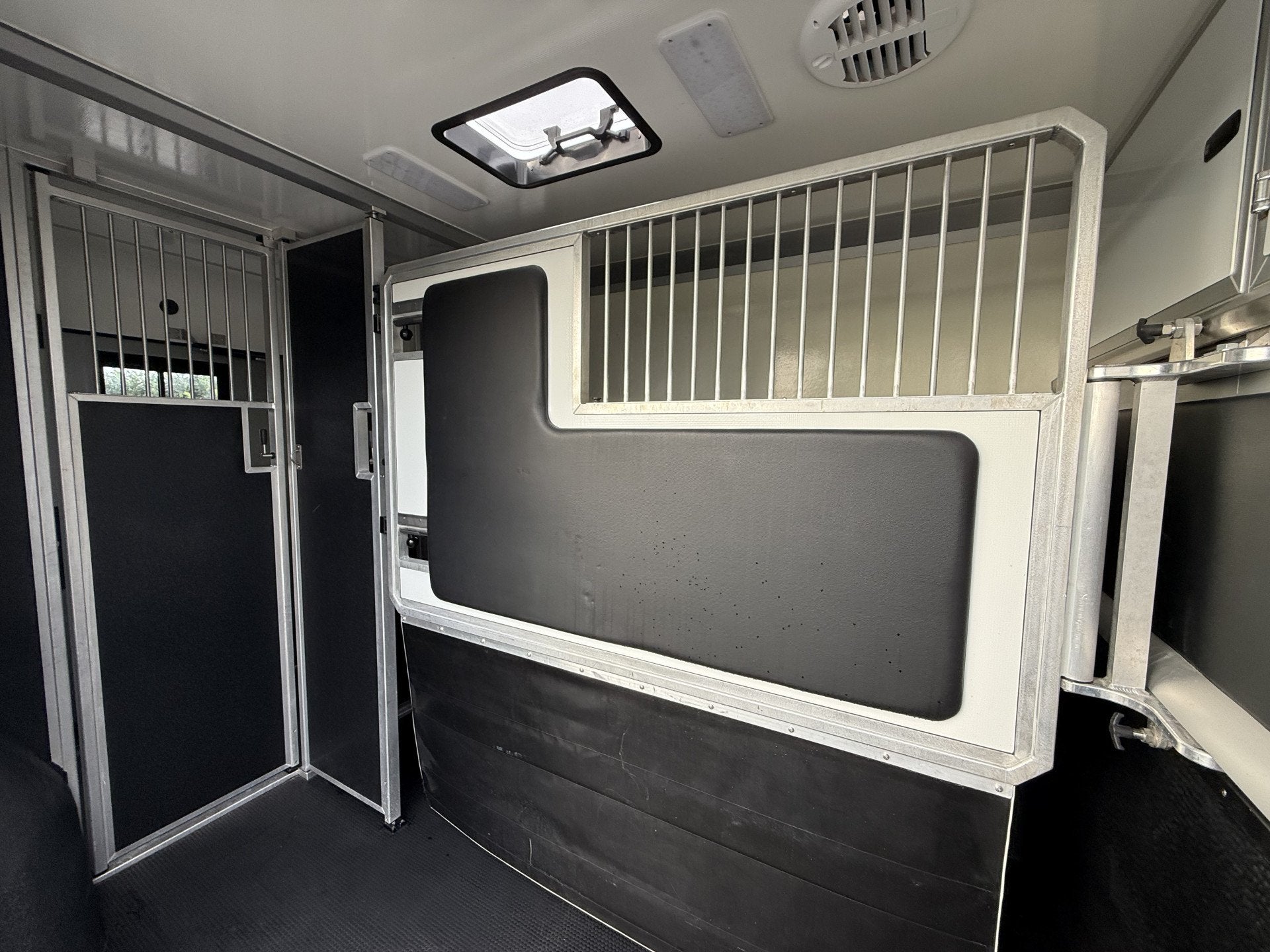 Renault Master | HORSETRUCK | STX | STALLION 3XL | 2024 | HE, Dieren en Toebehoren, Weduwestraat 12
4884MV  WERNHOUT, NL, Paardenwagentje NL | MVV HORSETRUCKS
