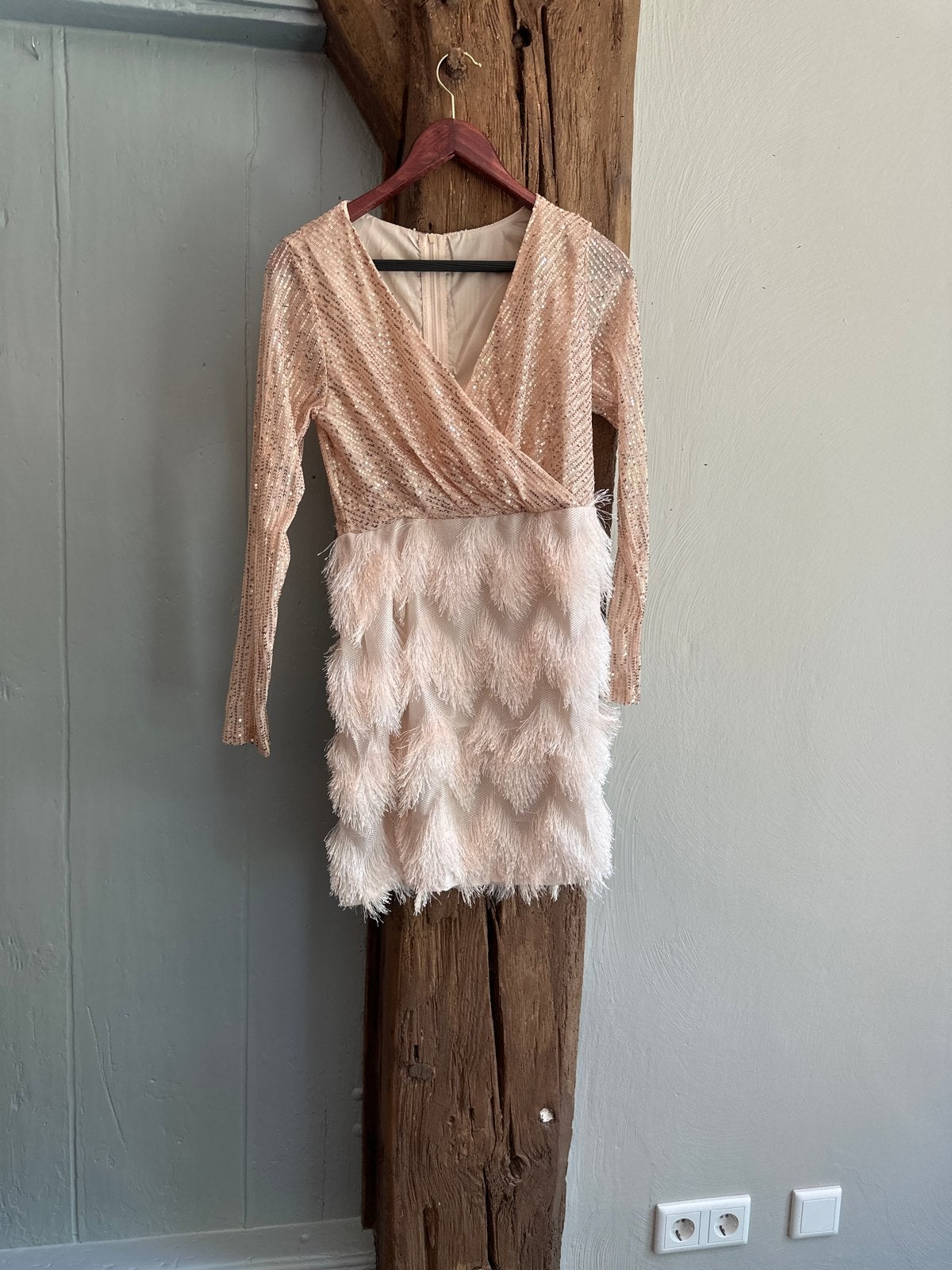 Feestelijke mini jurk met pailletten en veren maat M, Ophalen, Zo goed als nieuw, Roze, Maat 36 (S)
