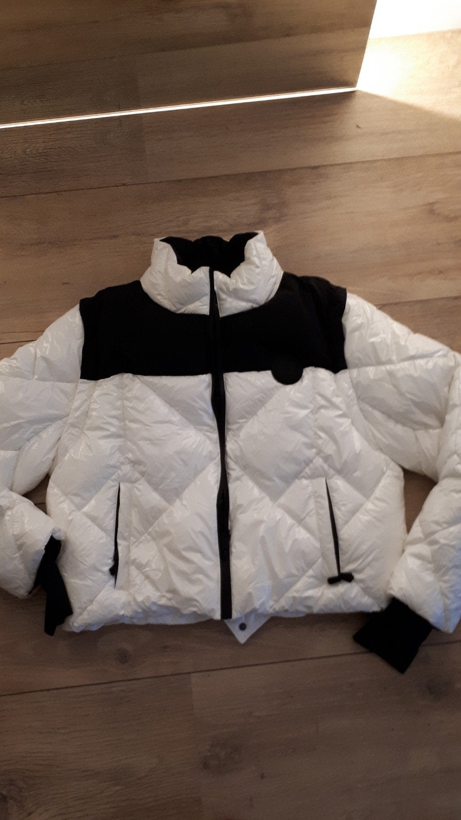 Nikkie by Kate Moss Puffer Jas Zwart/Wit Maat 44, Kleding | Dames, Zwart, Maat 42/44 (L), Ophalen of Verzenden, Zo goed als nieuw
