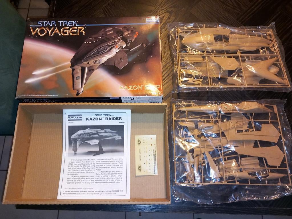 Monogram Star trek voyager kazon ship 1995, Verzamelen, Ophalen of Verzenden, Nieuw, Beeldje, Replica of Model
