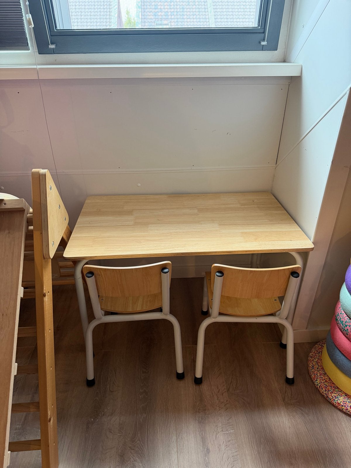 Houten Kindertafel met 2 Stoelen - 85x50x50 cm, Ophalen, Gebruikt, Tafel(s) en Stoel(en)