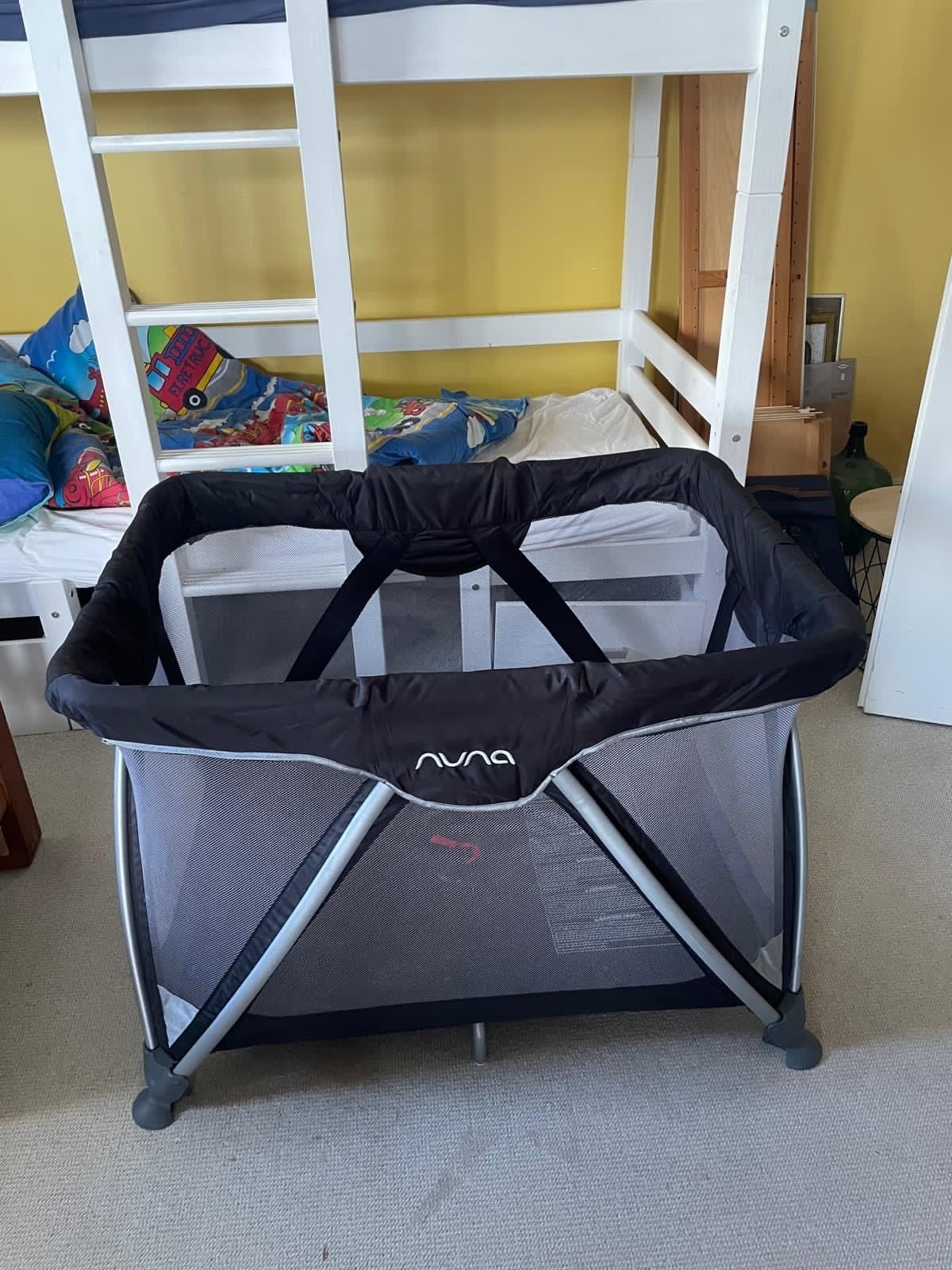 Nuna Sena verstelbaar campingbedje 0-3 jaar met matras, Kinderen en Baby's, Babywiegjes en Ledikanten, Ophalen, Zo goed als nieuw