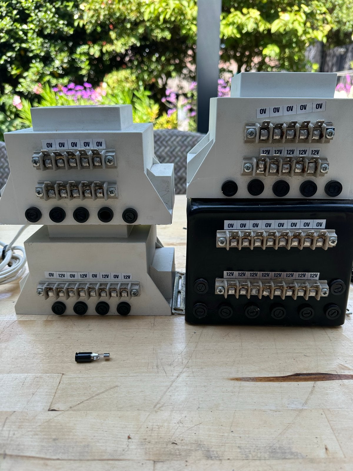 Professionele Transformatoren met Zekering (4 stuks), Hobby en Vrije tijd, Elektronica-componenten, Ophalen, Zo goed als nieuw