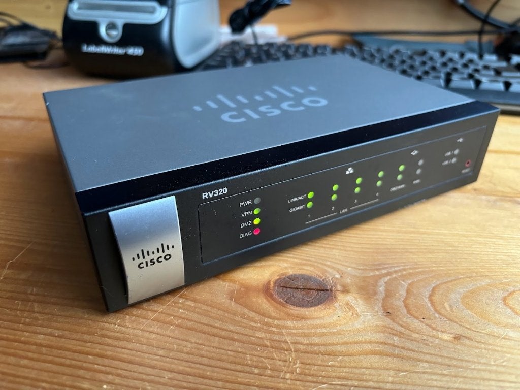 Cisco RV320 Dual Gigabit WAN VPN Router, Ophalen of Verzenden, Gebruikt, Router, Cisco
