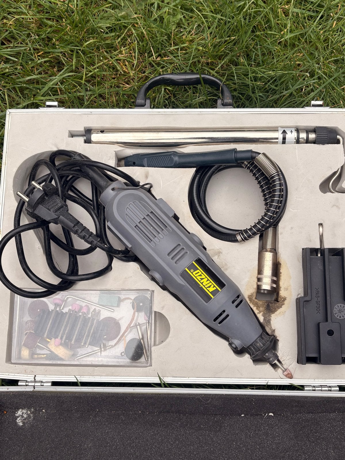 Kinzo Boormachine Set in Koffer - Diverse Accessoires, Ophalen of Verzenden, Gebruikt, Minder dan 400 watt, Boormachine