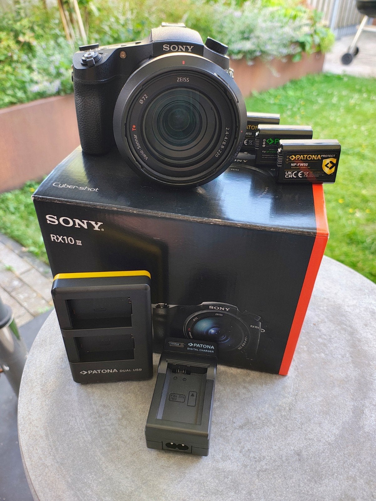 Sony RX10 III Cyber-shot Bridgecamera met Zeiss lens, Audio, Tv en Foto, Fotocamera's Digitaal, Accu, Ophalen of Verzenden, Zo goed als nieuw