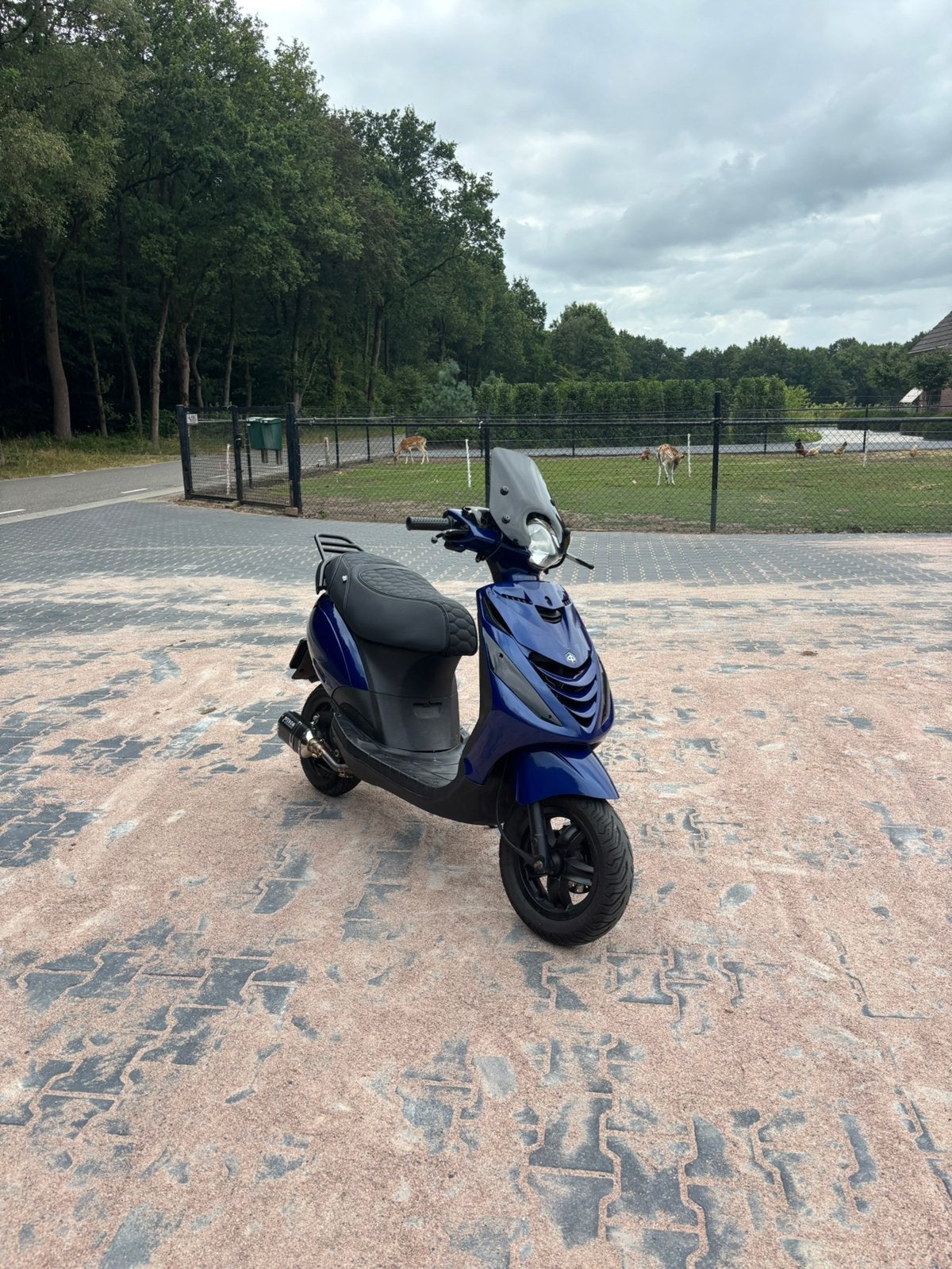 Piaggio Zip 50cc 4t, Fietsen en Brommers, Ophalen, Zo goed als nieuw, Benzine, Zip