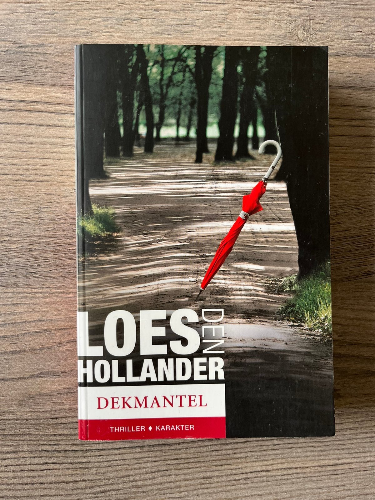 Loes den Hollander - Dekmantel, Ophalen of Verzenden, Zo goed als nieuw, Loes den Hollander