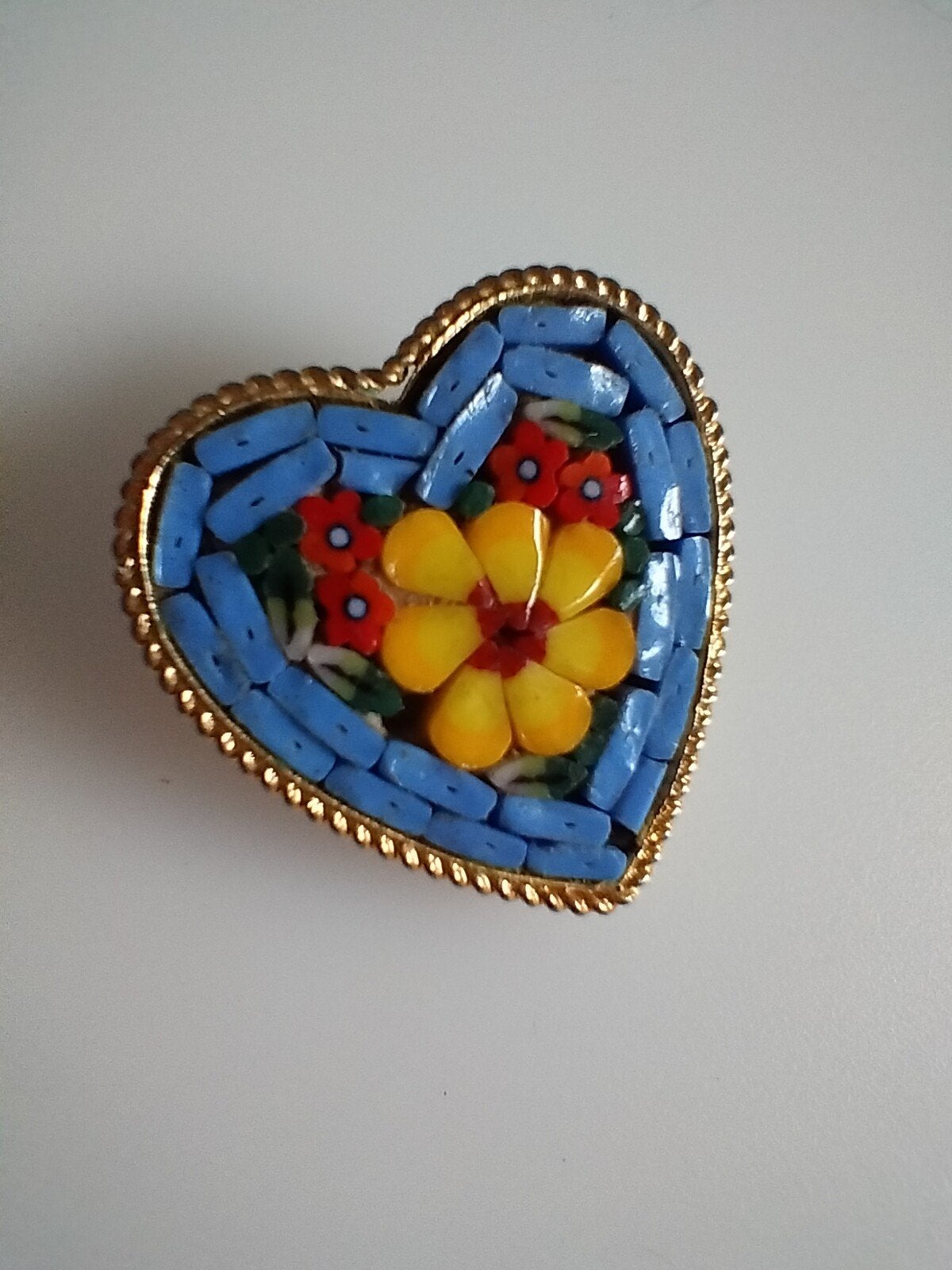 Prachtige antieke micro mozaïek broche

Afm 2x2

Dit hartvor, Verzenden, Overige materialen