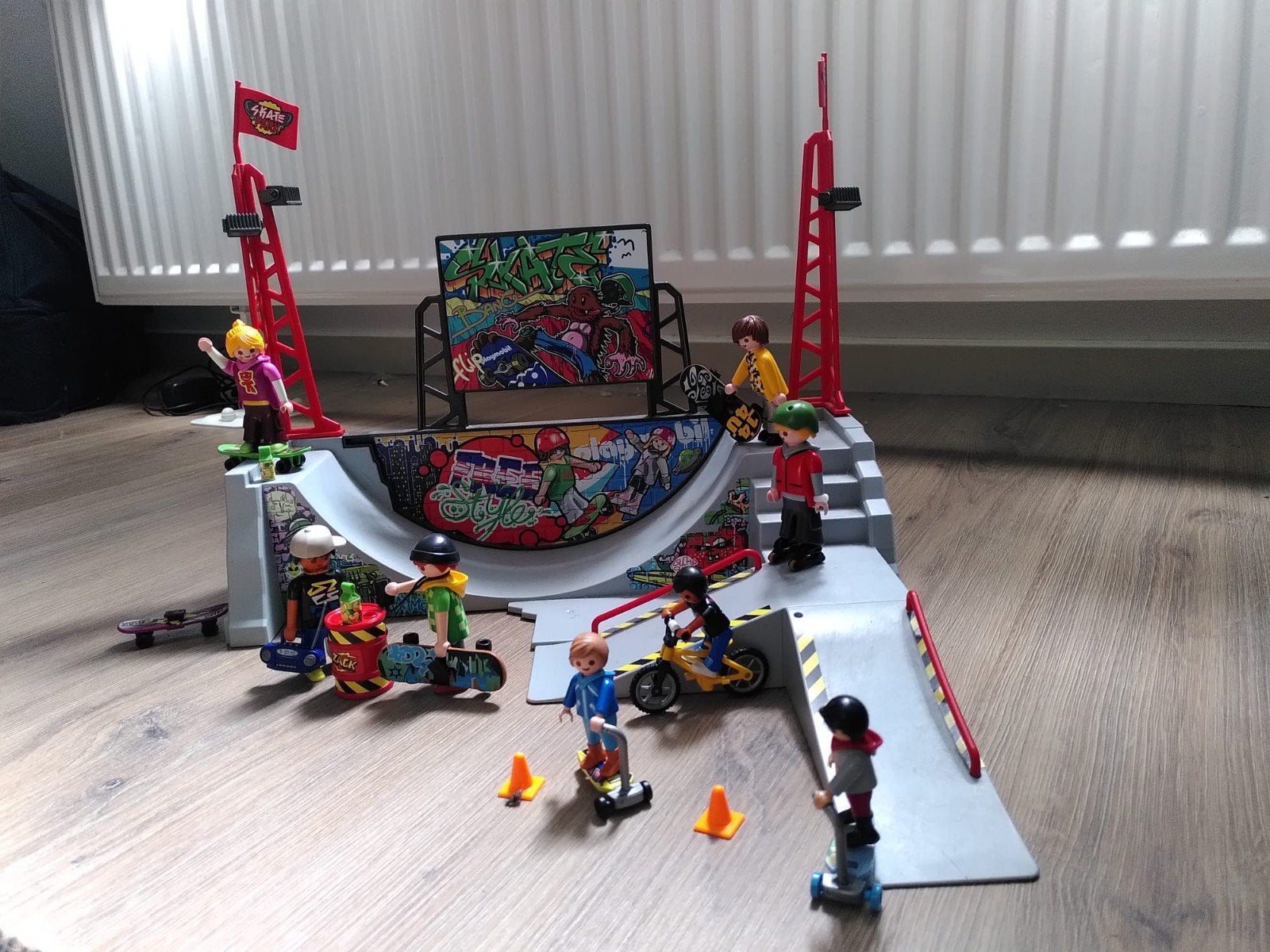 Playmobil Skatepark 70168 met figuren en accessoires, Complete set, Overige typen, Ophalen of Verzenden, Zo goed als nieuw