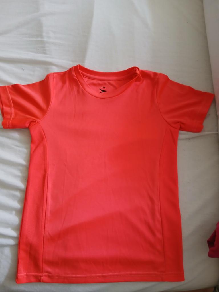 Mooi sport shirt maat 128, Meisje, Sport- of Zwemkleding, Ophalen of Verzenden, Zo goed als nieuw