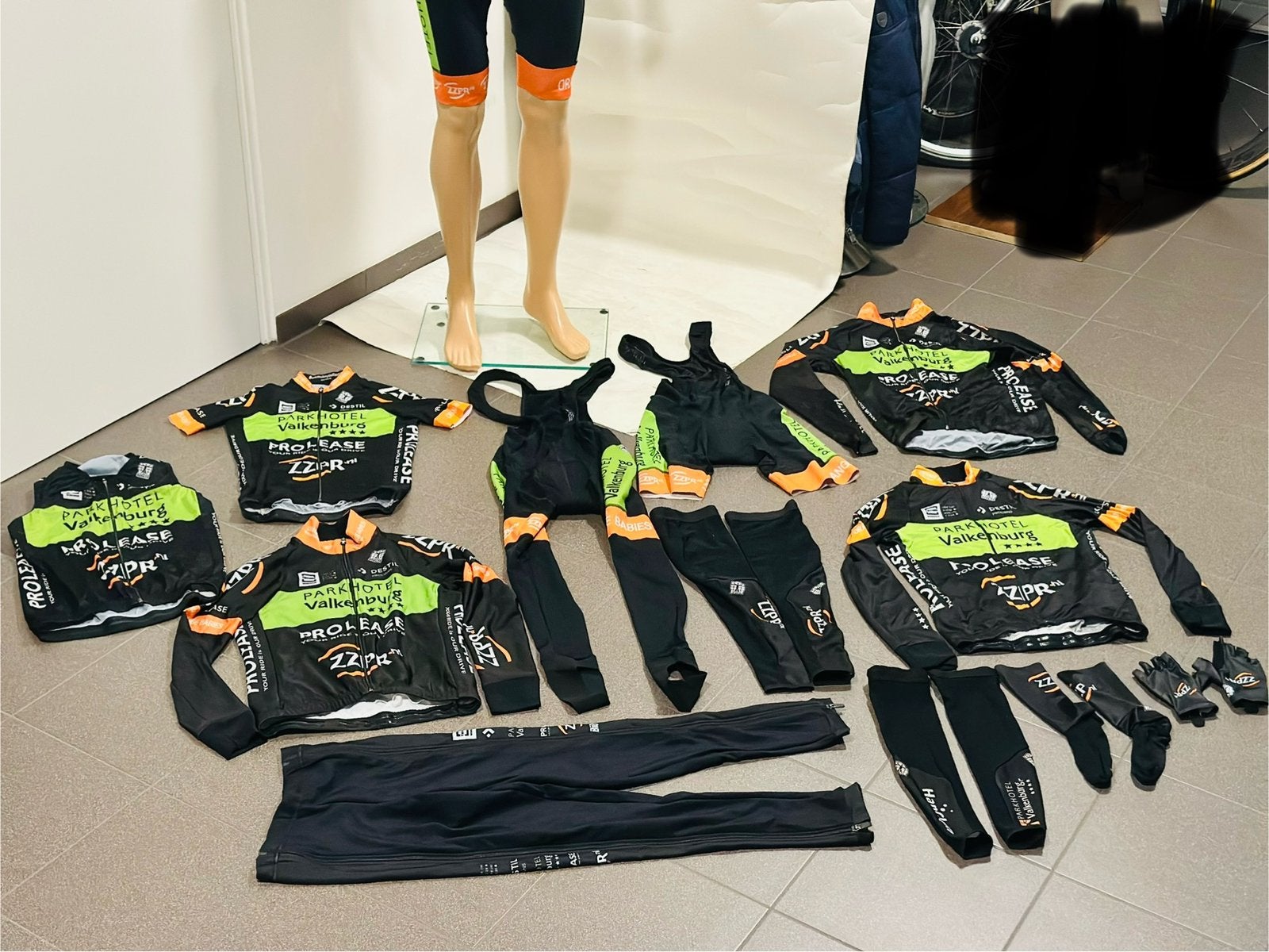 wielrenpak snelpak wielrenjasje wielenbroek wielrenshirt, S, Heren, Ophalen of Verzenden, Zo goed als nieuw