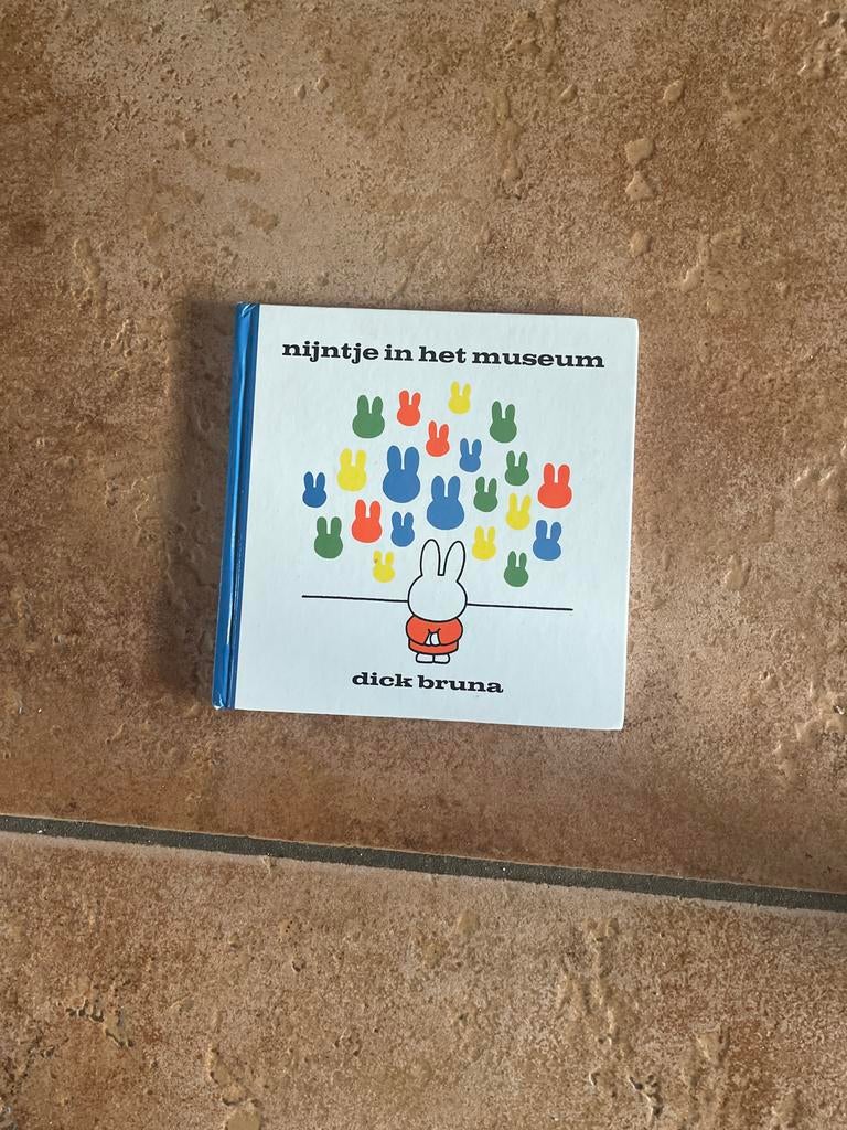 Nijntje in het museum - Dick Bruna, Ophalen of Verzenden, Zo goed als nieuw, Fictie algemeen