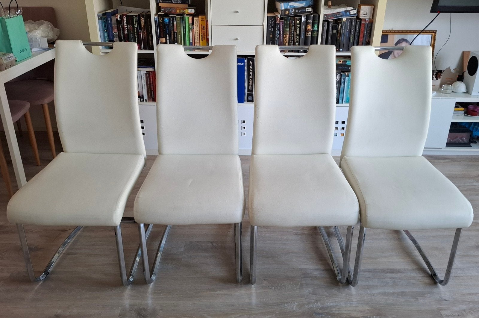 Set van 4 crèmekleurige eetkamerstoelen met chromen poten, Ophalen, Gebruikt, Overige kleuren, Overige materialen