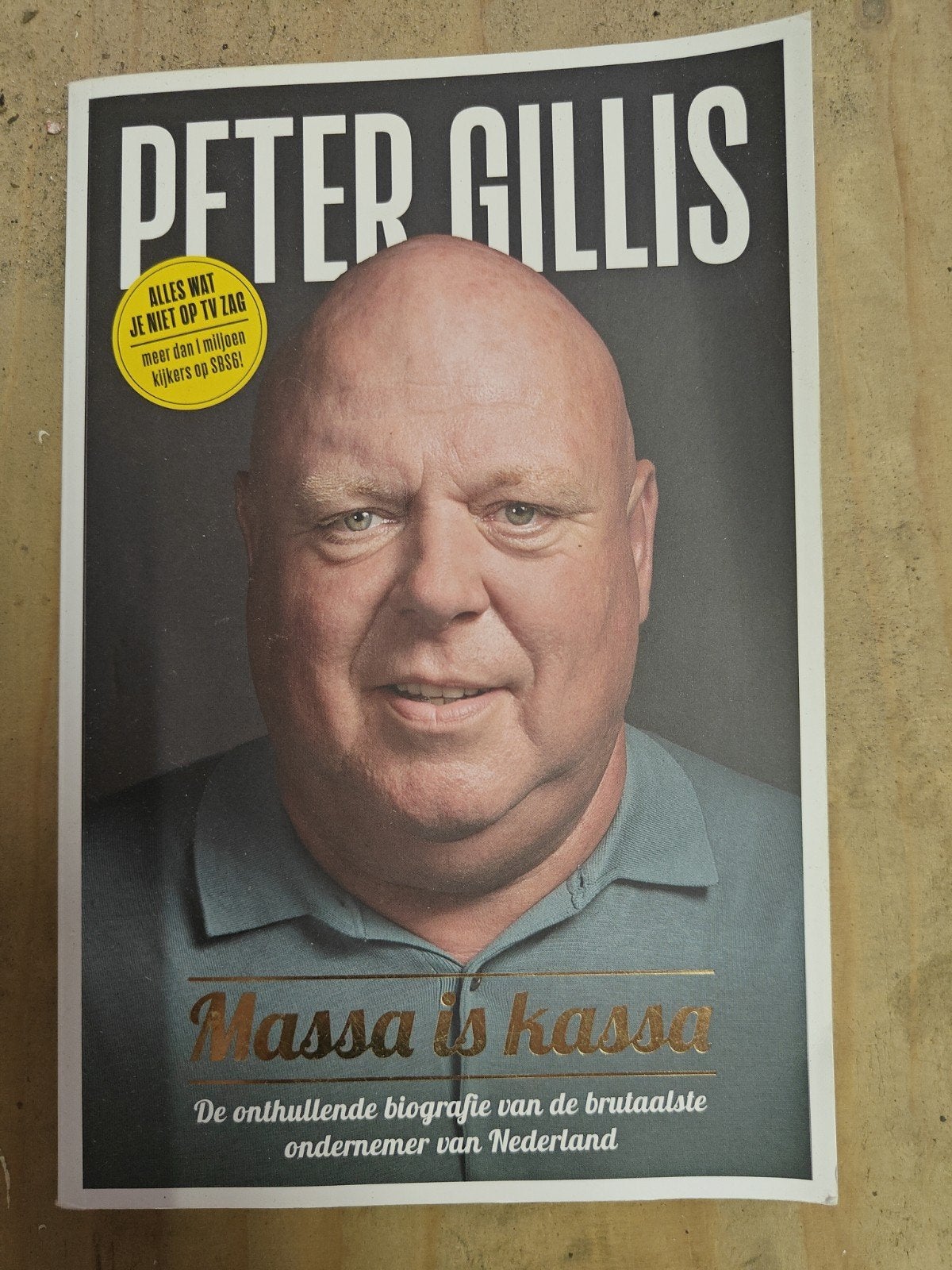 Peter Gillis - massa is kassa, Boeken, Peter Gillis, Ophalen of Verzenden, Zo goed als nieuw, Film, Tv en Media