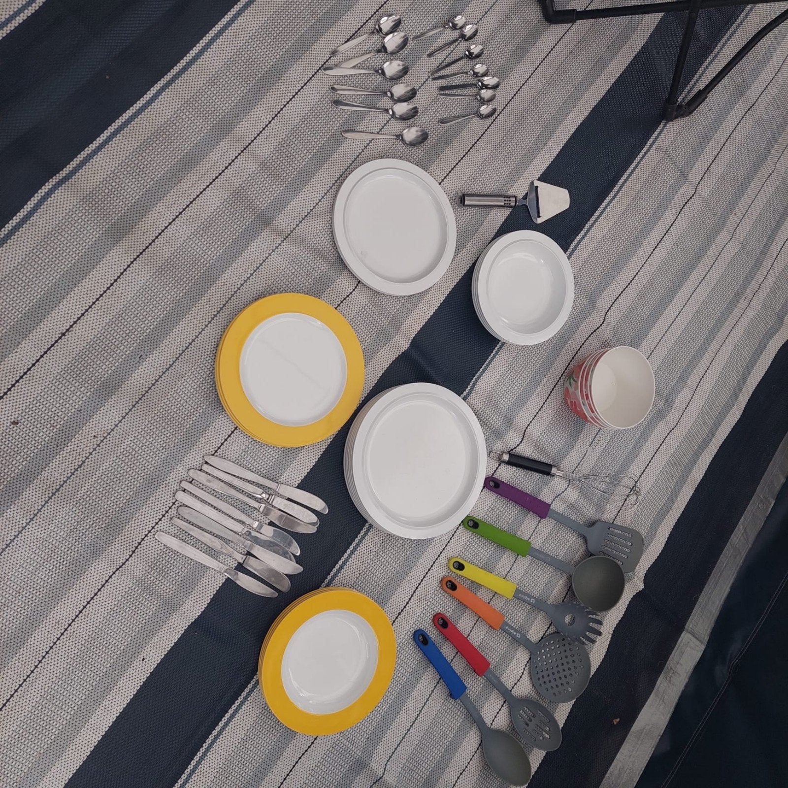 complete camping melanine set: Bestek, 20 Borden, 4 Kommen, Ophalen of Verzenden, Gebruikt