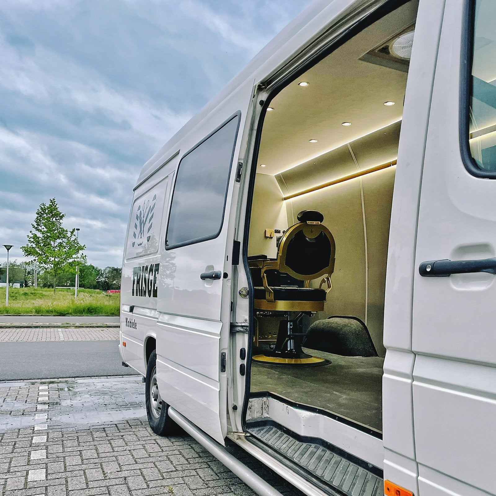 Mercedes sprinter 313 cdi mobiele barbershop camper, Auto's, Achterwielaandrijving, 2222 kg, 610 kg, Diesel