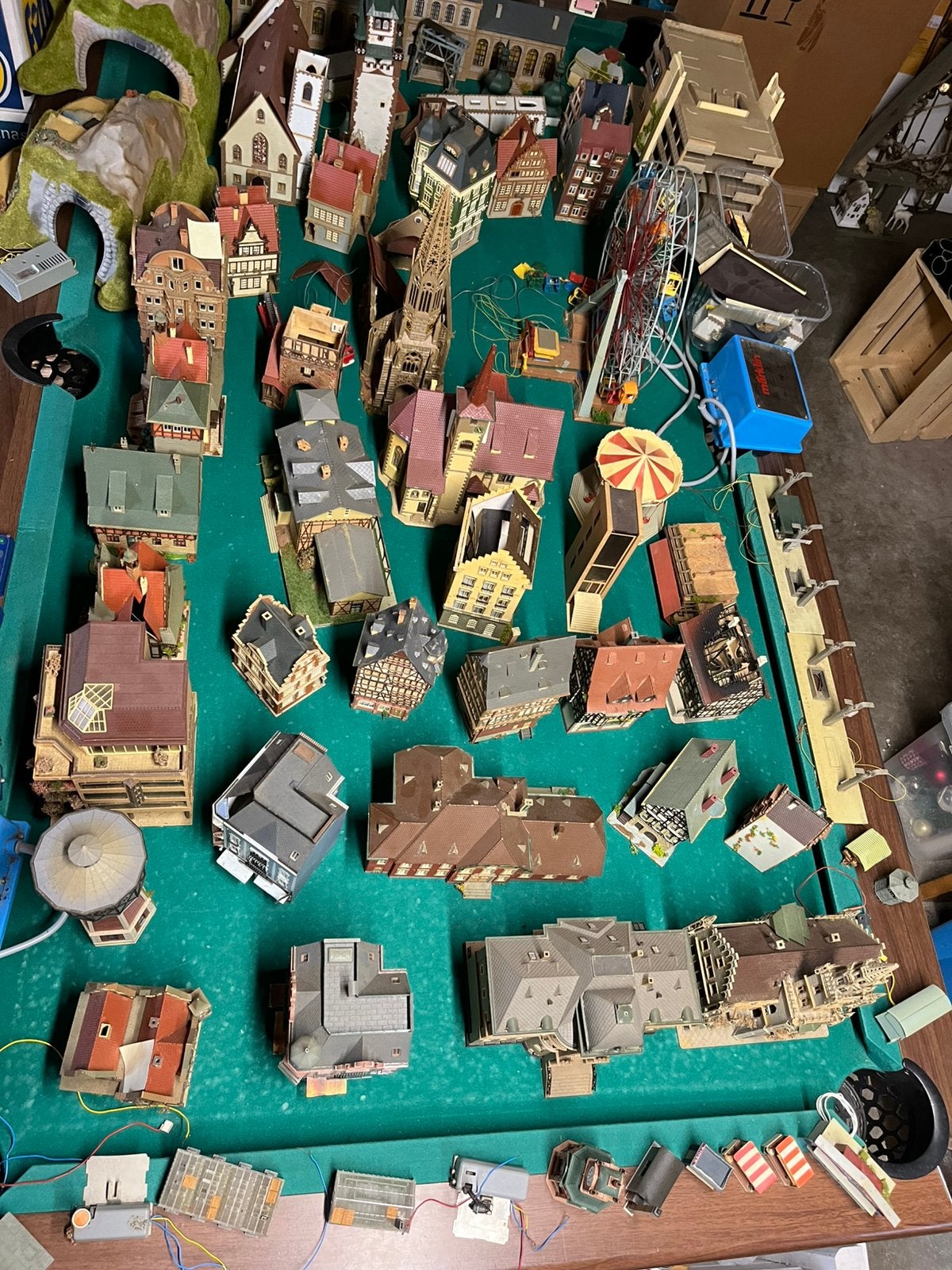 Grote partij modelspoorbaan Marklin rails , huizen enz, Hobby en Vrije tijd, Ophalen, Wisselstroom, Gebruikt, Rails
