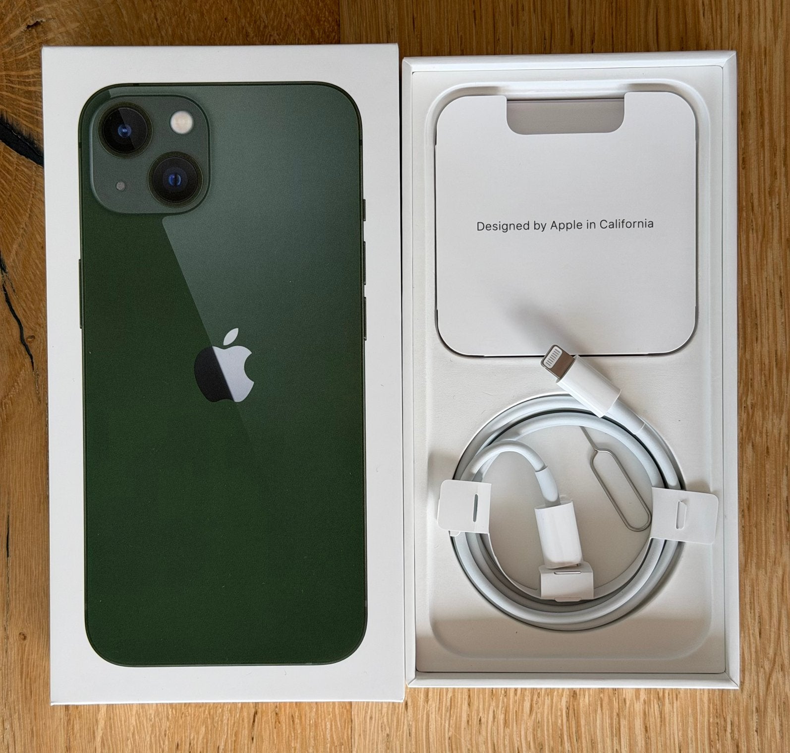 Foto 2 van iPhone 13 incl. 2x 2 meter kabels groen