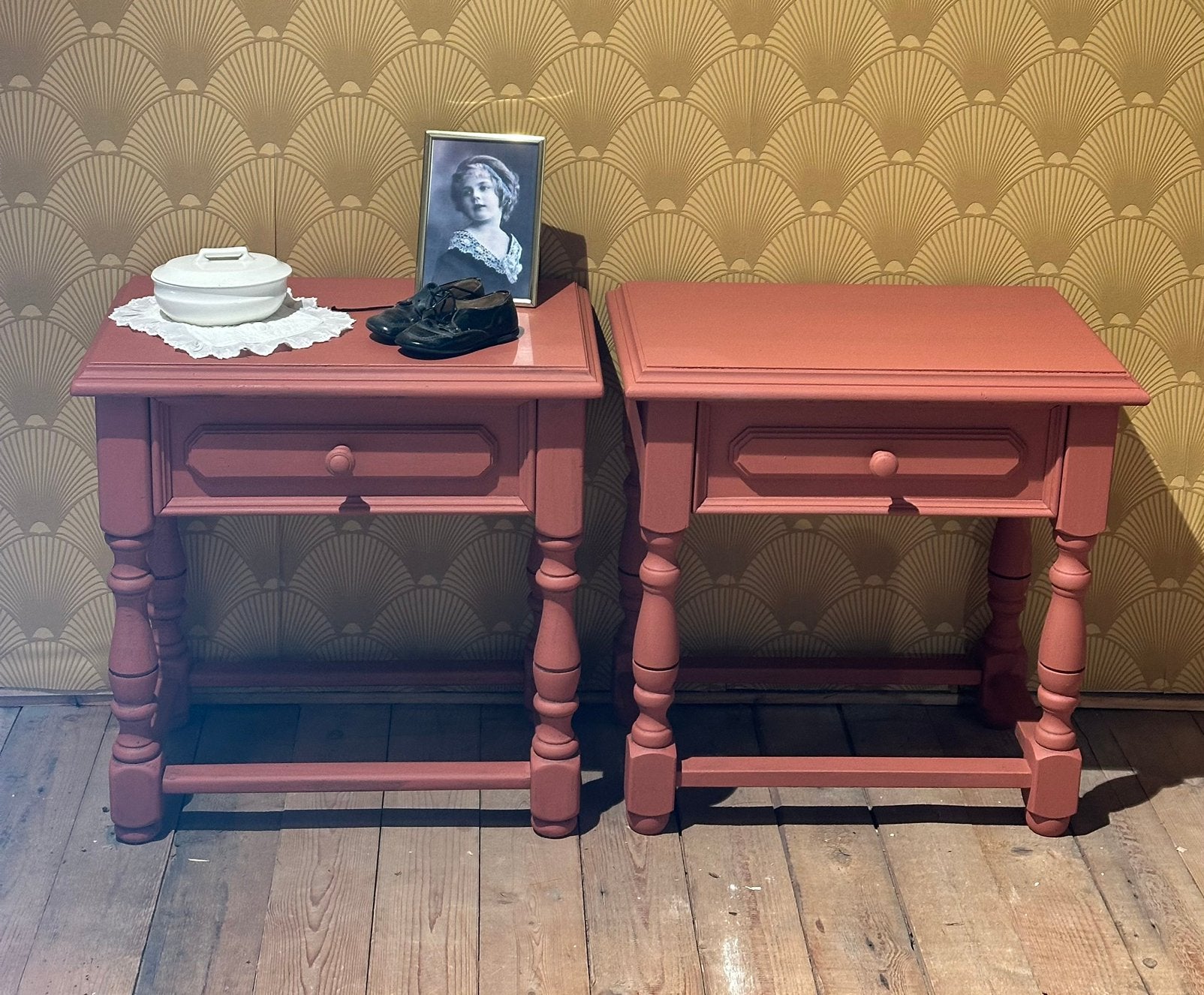 Brocante kastje - nachtkastjes - terra / rose - basic, Ophalen, 50 tot 100 cm, Zo goed als nieuw, 3 of 4 laden