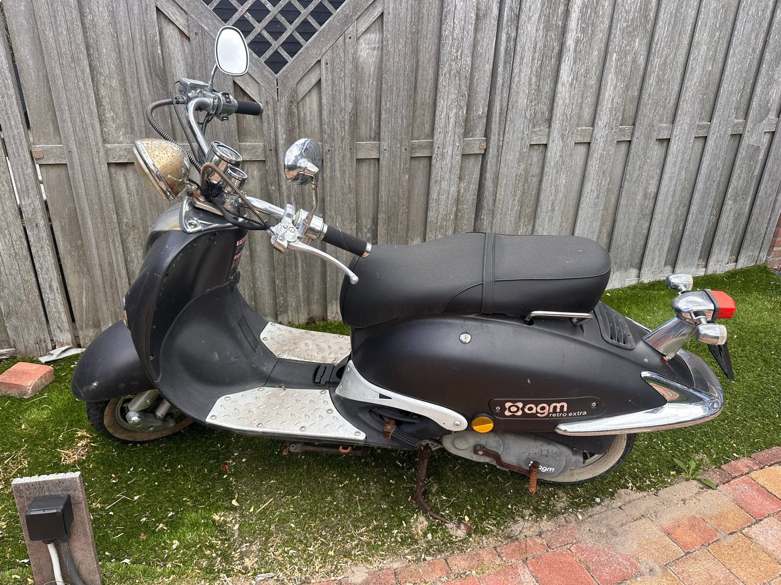 AGM Retro Extra Scooter - Mat Zwart, Fietsen en Brommers, Ophalen, Gebruikt, Benzine, Overige merken