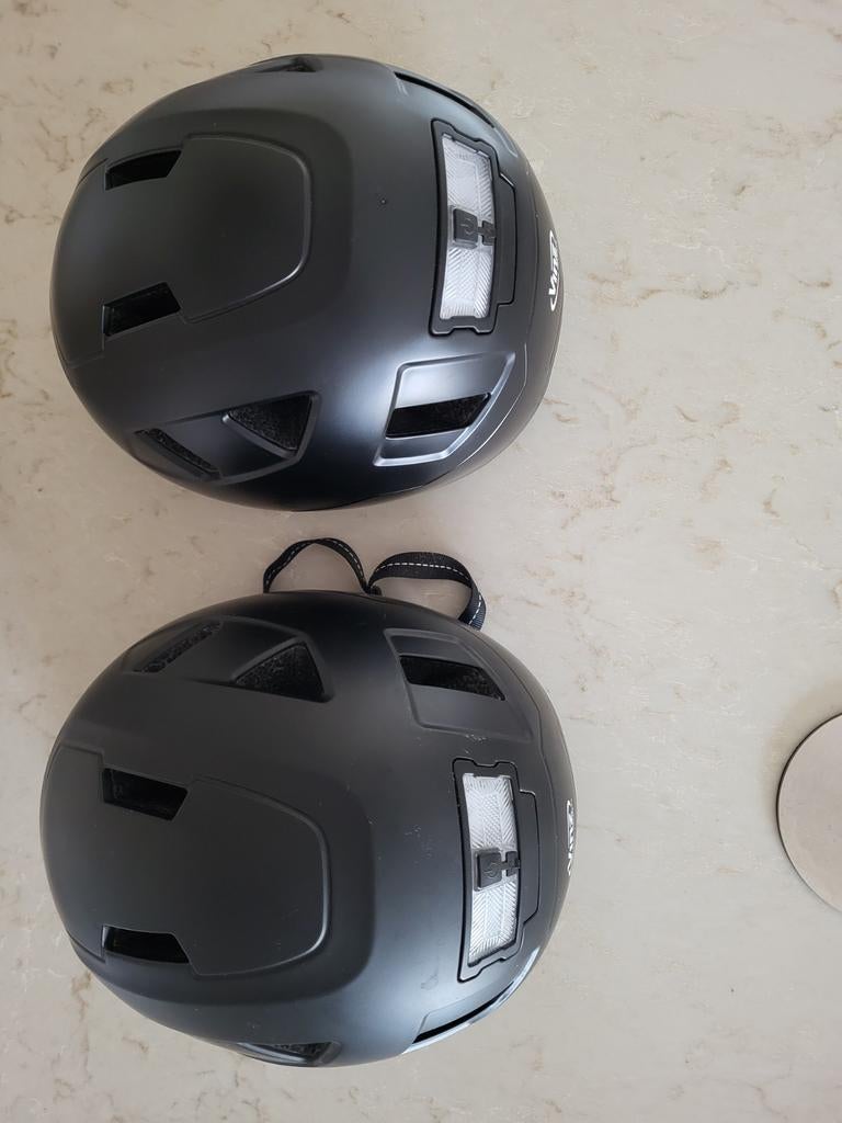 2x Zwarte scooter helm maat M en L, Fietsen en Brommers, Brommerhelmen, Ophalen of Verzenden, Zo goed als nieuw
