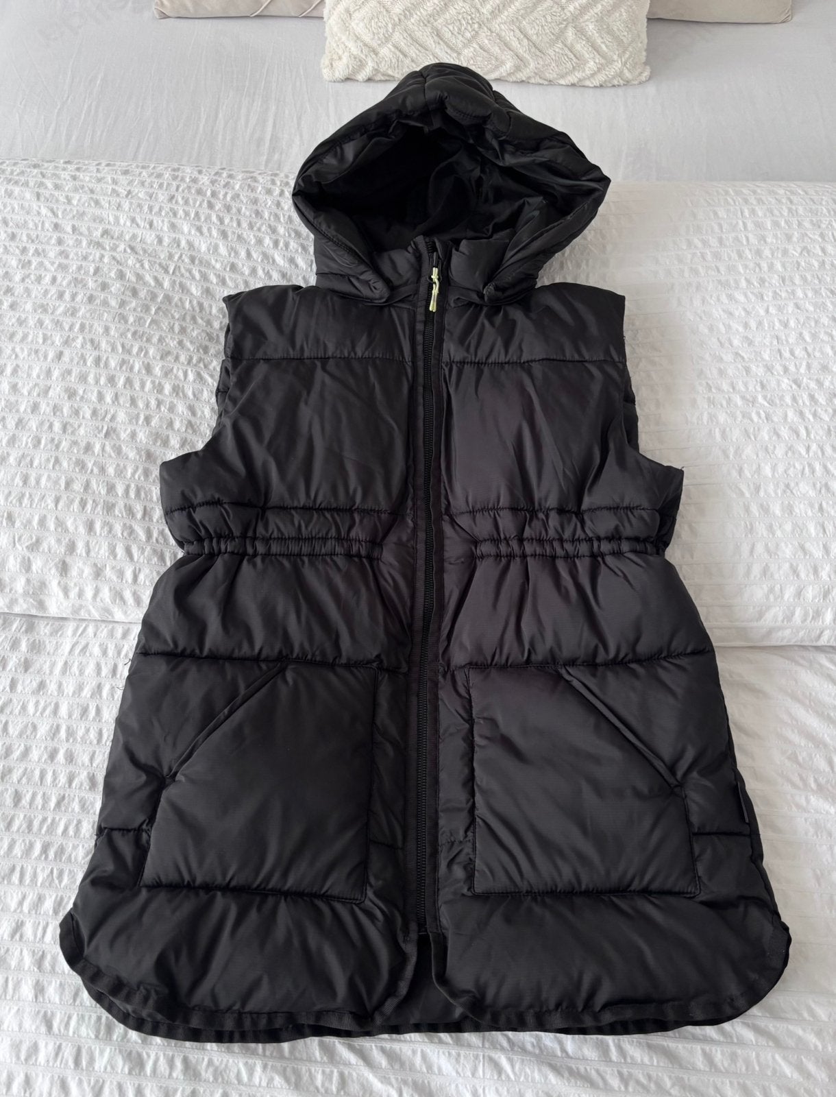 Zeer nette zwarte H&M bodywarmer maat 158 - 164, Kinderen en Baby's, Kinderkleding | Maat 158, Ophalen of Verzenden, Zo goed als nieuw
