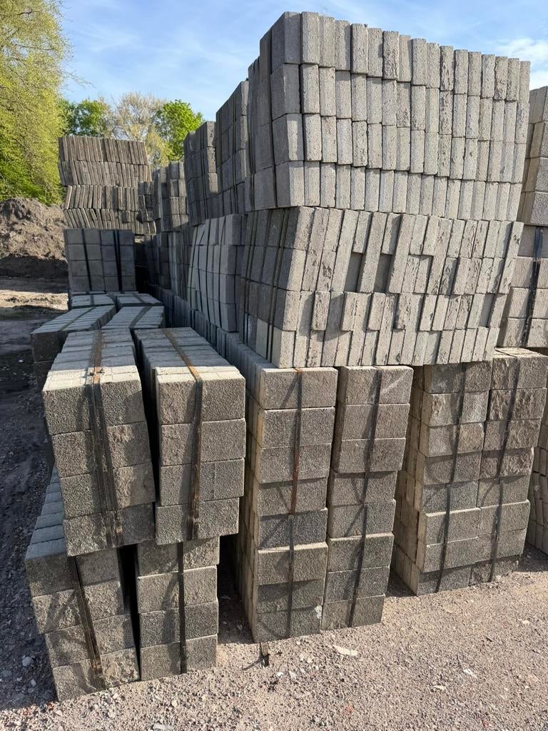 Te koop Diversen gebruikte bestratingsmaterialen, Tuin en Terras, Tegels en Klinkers, Ophalen of Verzenden, Gebruikt, Beton, Terrastegels