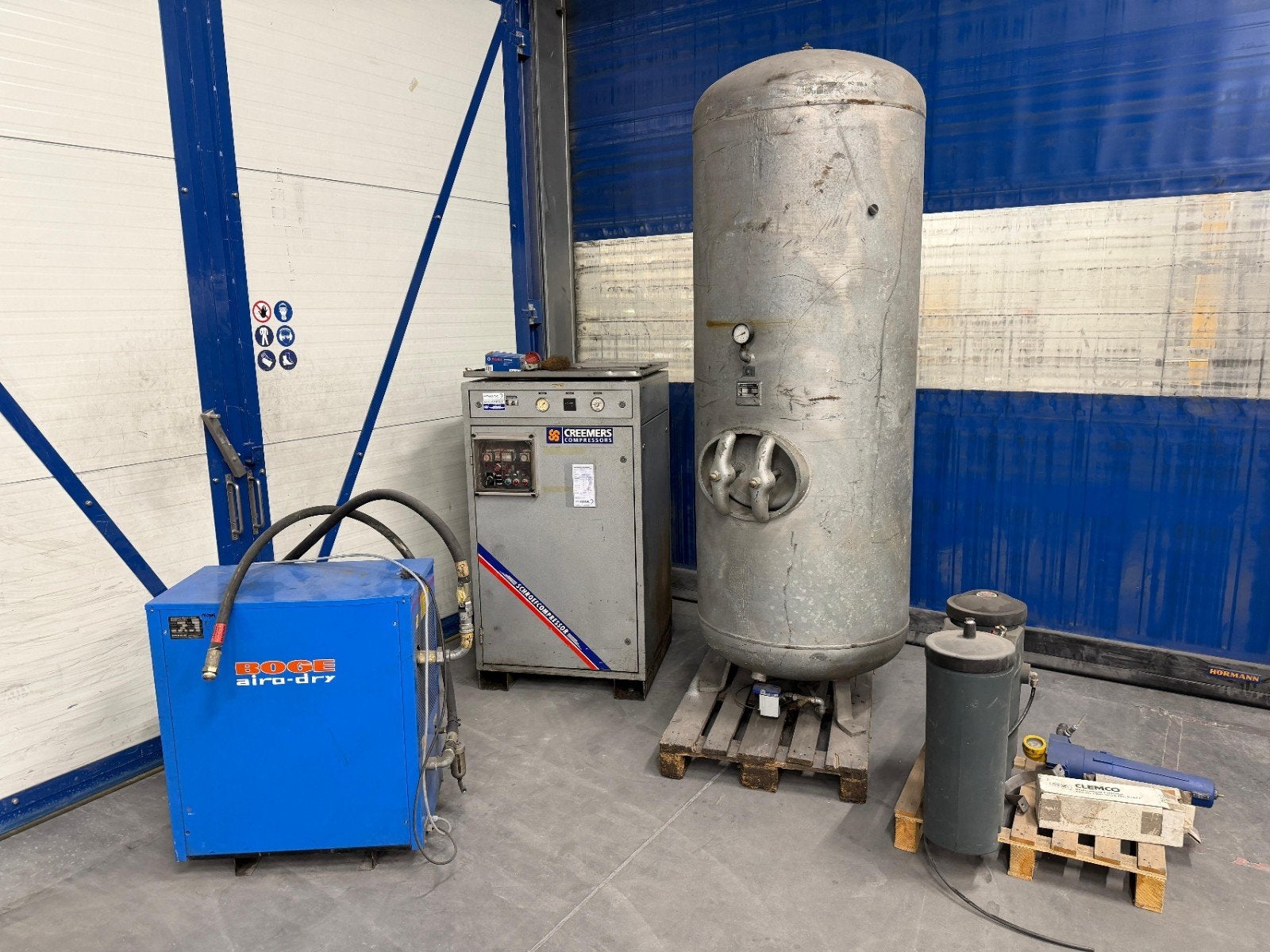 Compressor installatie met droger en buffervat, Doe-het-zelf en Verbouw, Ophalen, Geluidgedempt, Gebruikt, 800 liter/min of meer