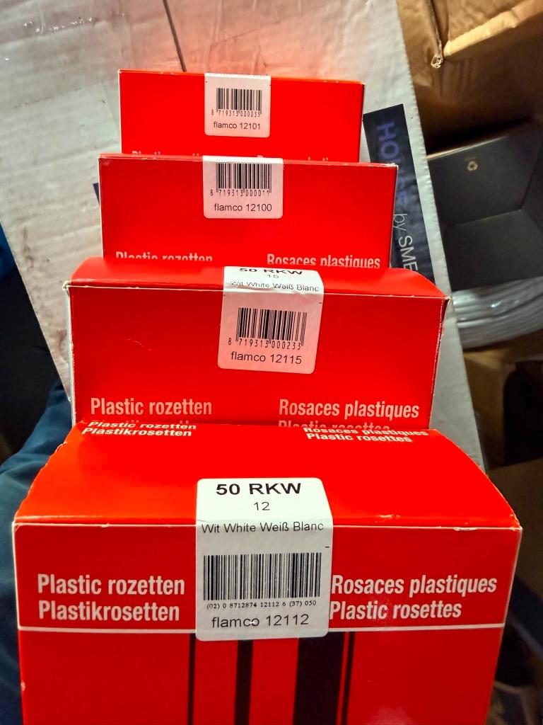 Flamco plastic rozetten 4 dozen á 50 stuks 4 maten, Ophalen, Minder dan 30 cm, Overige typen, Nieuw