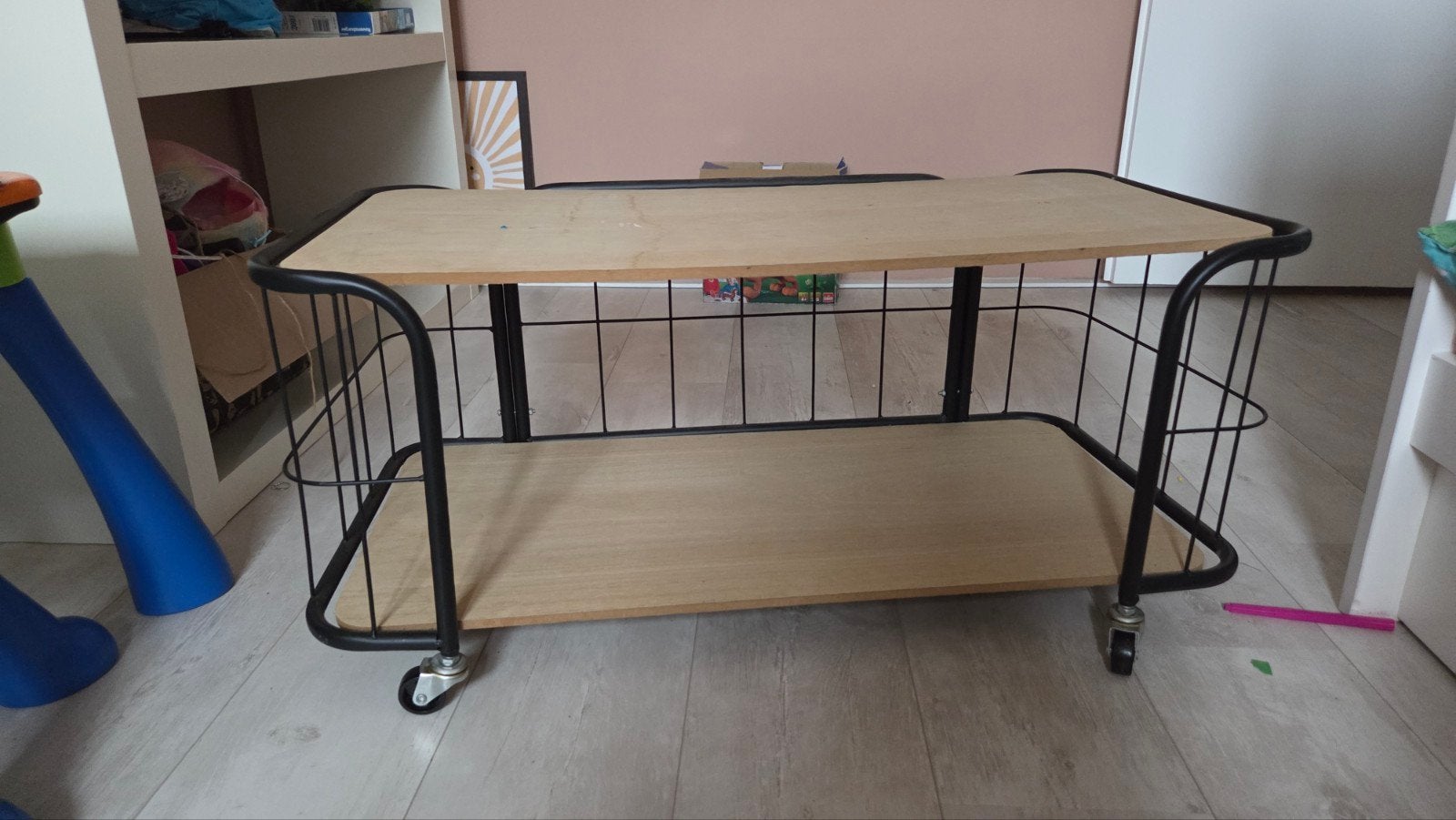 kastje op wielen, Huis en Inrichting, Tafels | Sidetables, Ophalen, Gebruikt, 50 tot 100 cm, 25 tot 50 cm