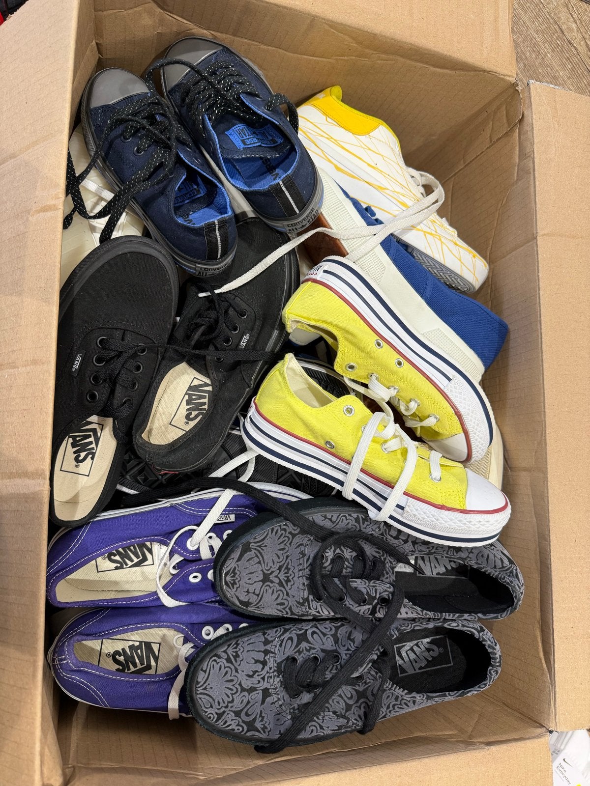 Partij schoenen: 68 paar diverse merken (Converse, Vans, etc, Ophalen of Verzenden, Nieuw, Overige kleuren, Sneakers of Gympen