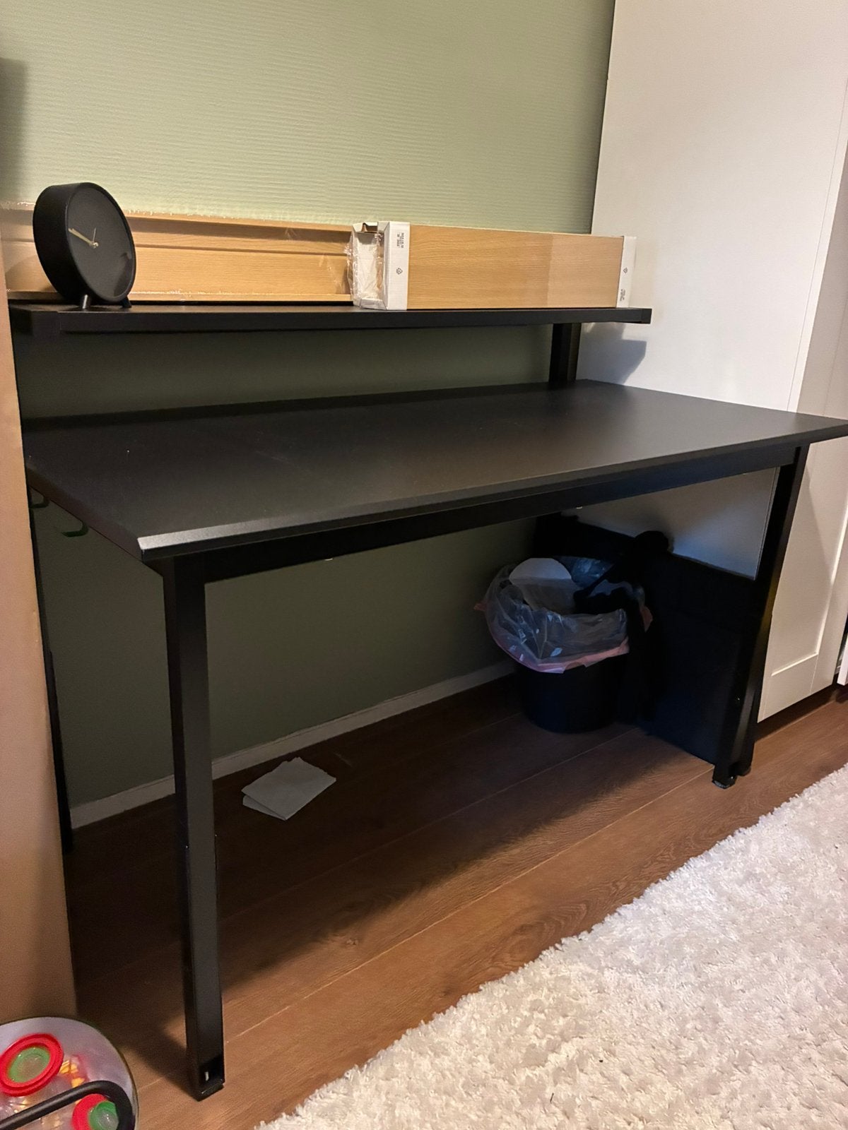 Ikea bureau, nog geen half jaar oud, Ophalen, In hoogte verstelbaar, Zo goed als nieuw