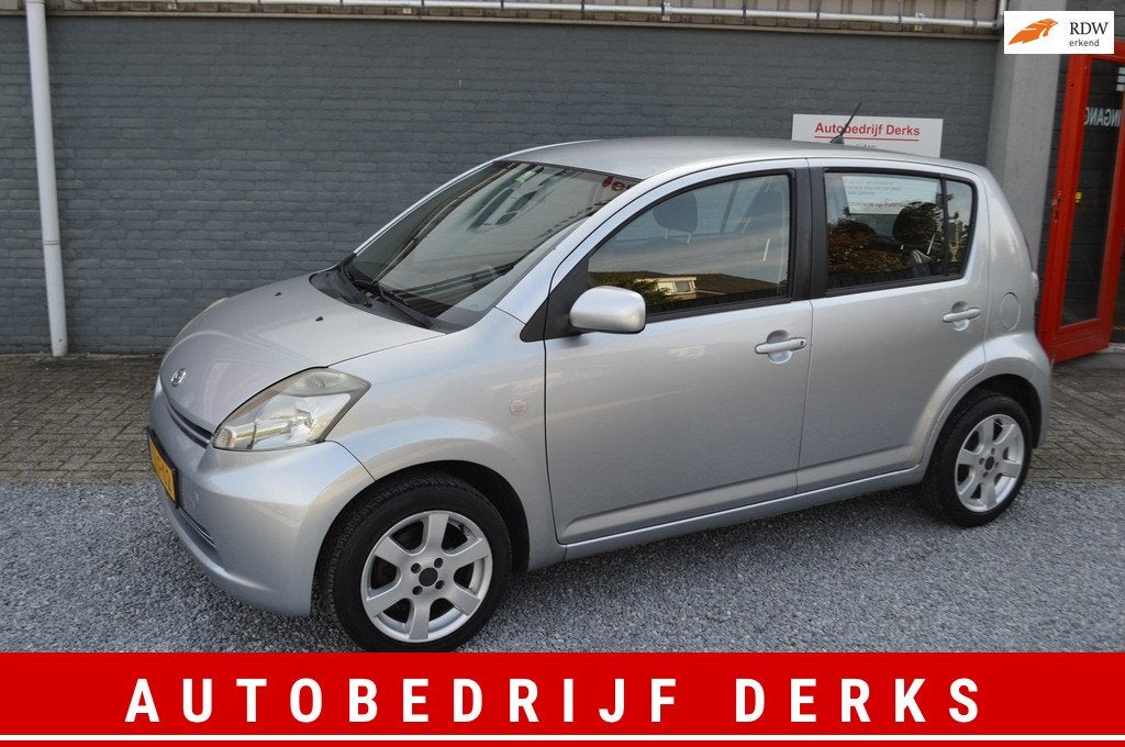 Daihatsu Sirion 2 1.3-16V Comfort Airco 5Drs Stuurbekrachtig, Auto's, Daihatsu, Voorwielaandrijving, Metallic lak, Stof, Gebruikt